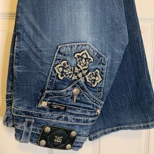 Miss Me Jeans Rhinestone & Embroidery